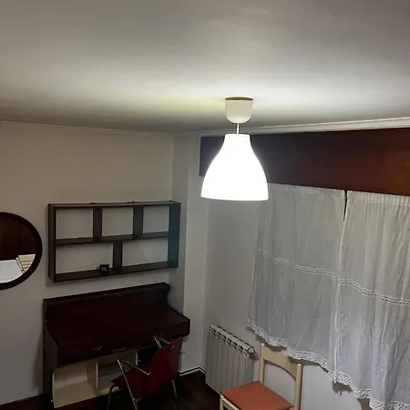 Estacion De Autobuses Y Tren ホームステイ サンティアゴ・デ・コンポステーラ