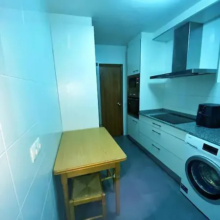 Estacion De Autobuses Y Tren ホームステイ