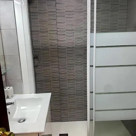 Estacion De Autobuses Y Tren ホームステイ サンティアゴ・デ・コンポステーラ