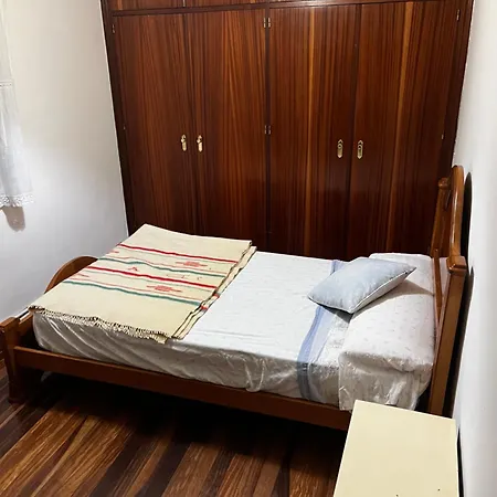 Estacion De Autobuses Y Tren ホームステイ